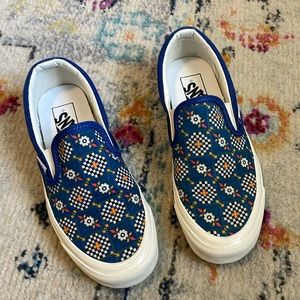 Bright blue with design Vans